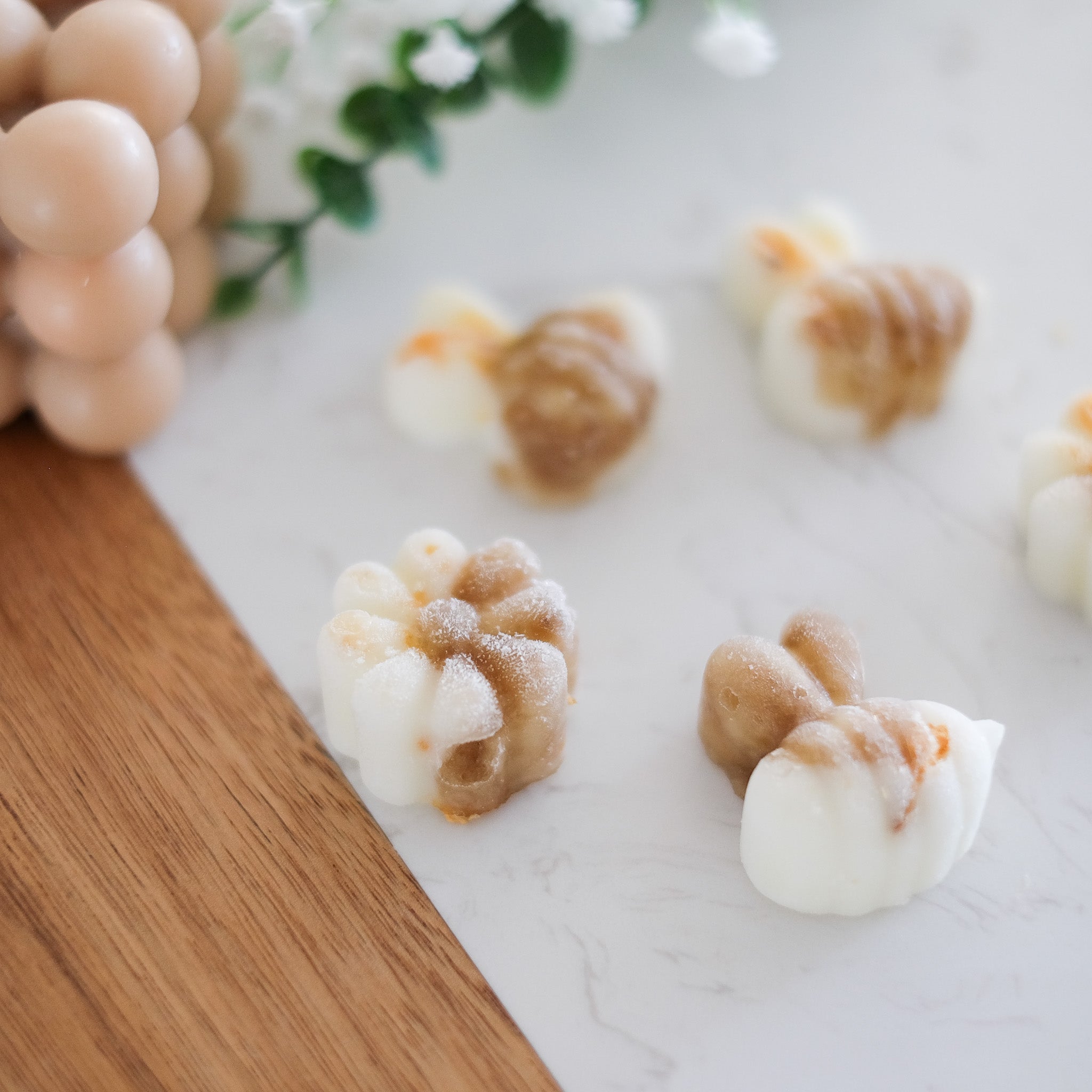 Bee + Daisy Treat Mold